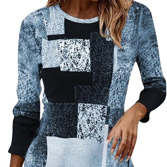 Chic Monochrome Long Sleeve Dress - Picture 3 of 4